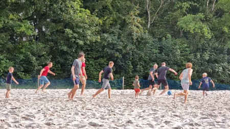 Beim PROXORA Sommerfest versuchten die Fußball-Begeisterten, das Runde ins Eckige zu bringen.